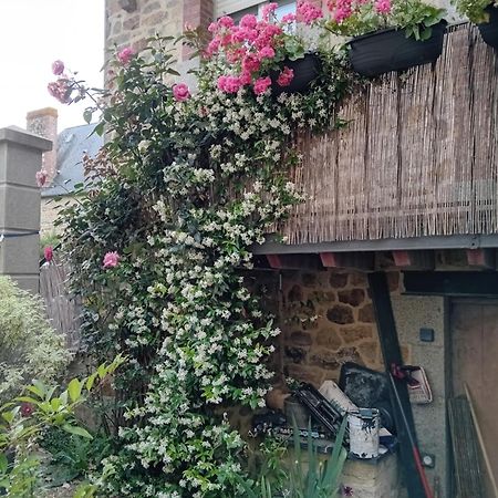 Les Gites De Lyly Pontorson Exterior photo